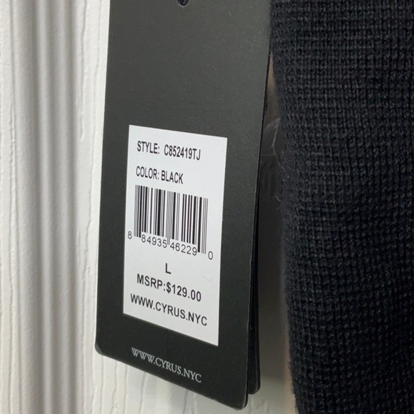 Cyrus - Black Crop Embellished Short
Sleeve Tee Size L - Picture 9 of 9